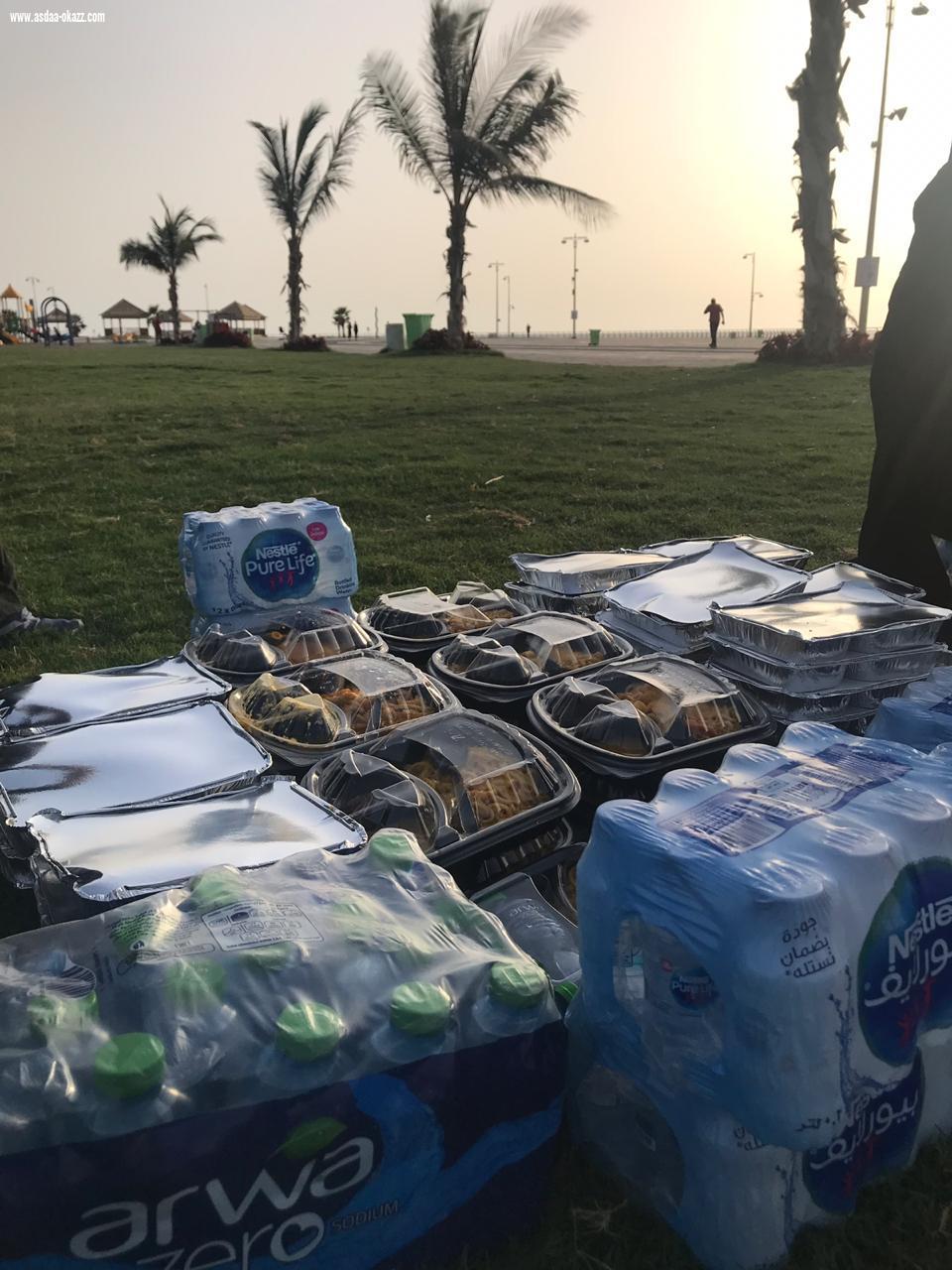 فريق مياد يقوم  بتوزيع وجبات إفطار بجازان