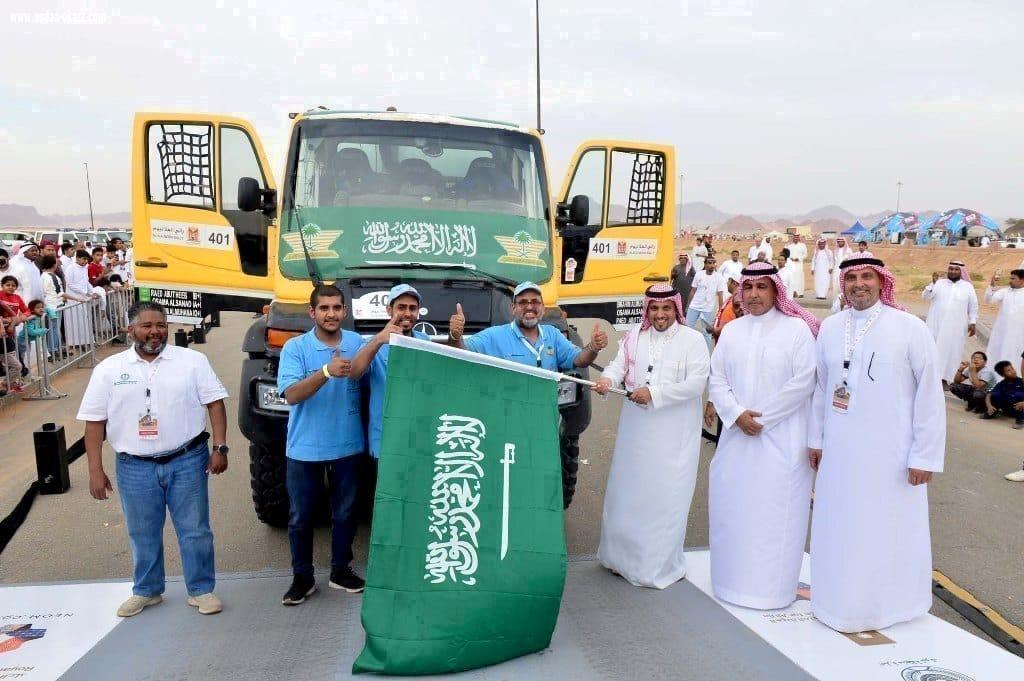 حفل شارة إطلاق سباق رالي العلا نيوم وبدايته برعاية رئيس اتحاد السيارات والدرّاجات ومحافظ العلا وسط حضور جماهيري غفير