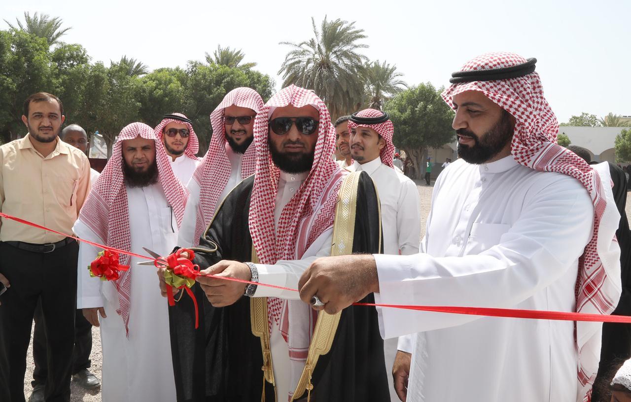 وكيل وزارة الشؤون الإسلامية يزور مركز الملك عبدالعزيز الإسلامي في تاجورة بجيبوتي ويفتتح عددا من الفصول التعليمية بالمركز .