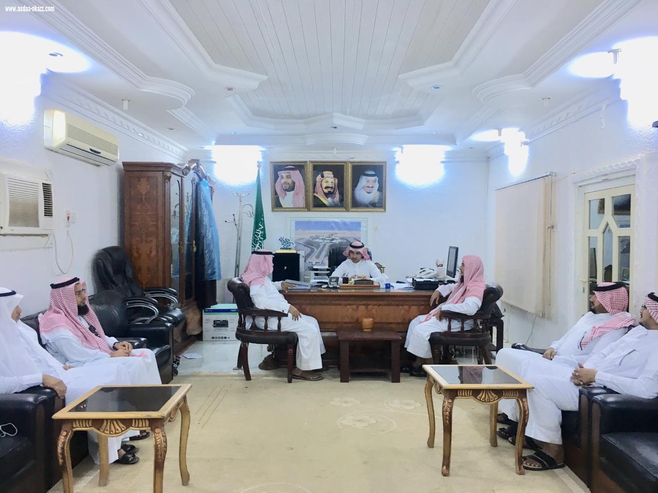 رئيس وأعضاء لجنة التنمية الاهلية بالطوال يزورون محافظ الطوال المكلف جابر عواف في مكتبه بالمحافظة