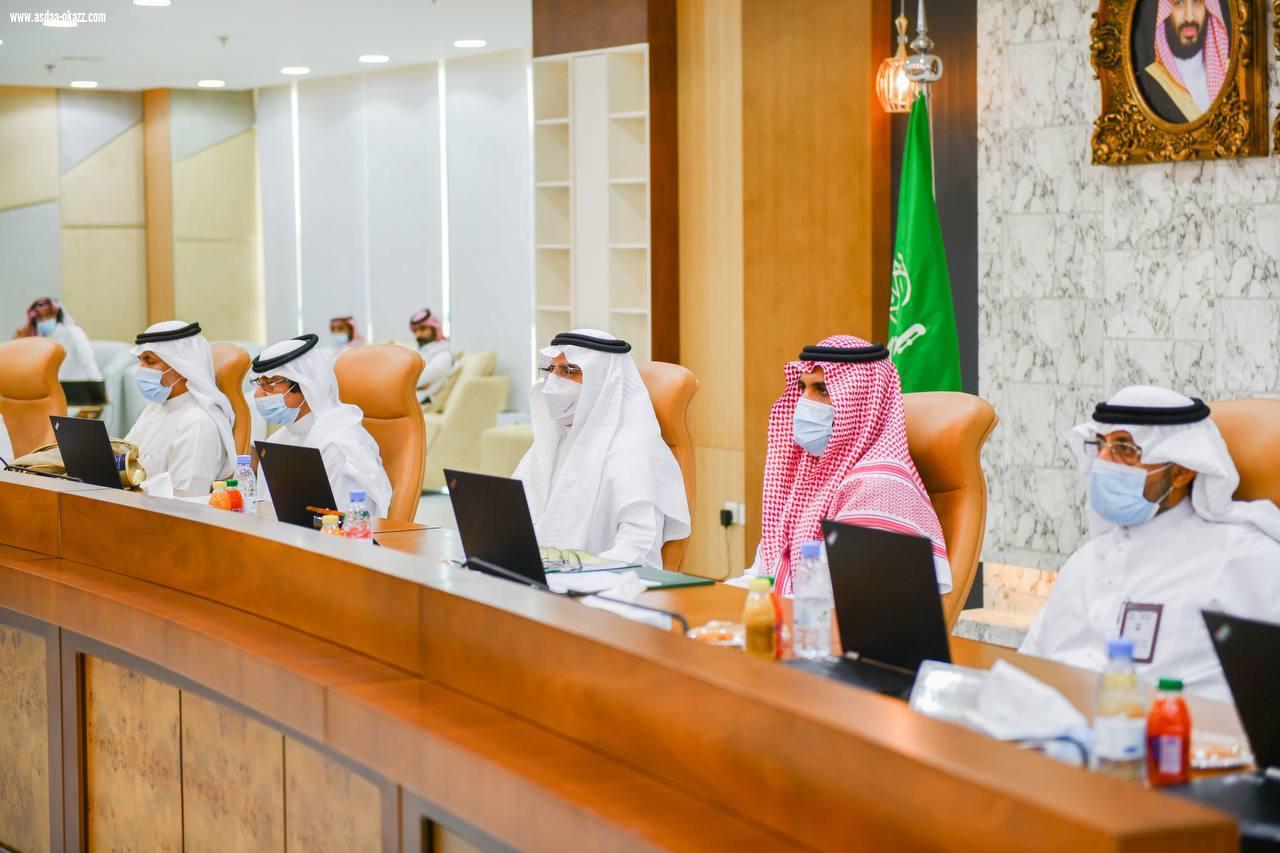 صاحب السمو الملكي الأمير الدكتور حسام بن سعود بن عبد العزيز رئيس مجلس المنطقة -حفظه الله-يدشن  لقاء 