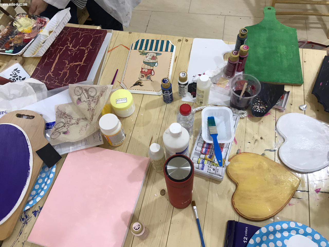 فريق همسات الثقافي بالإحساء ينفذ ورشة فنية في فن الأعمال اليدوية