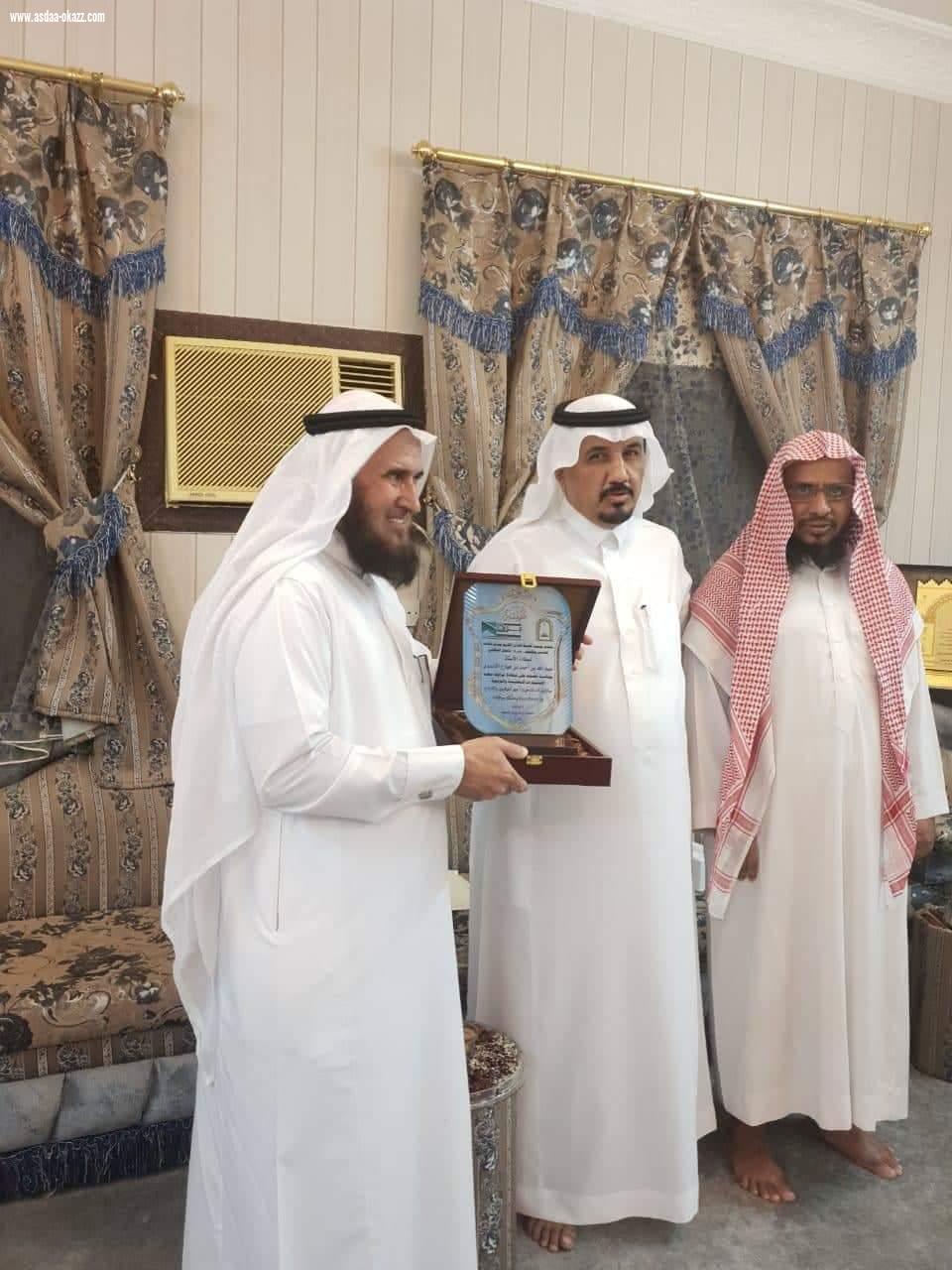 جمعية تحفيظ القران الكريم بتهامة بللسمر وبللحمر  تكرم الاسمري ..