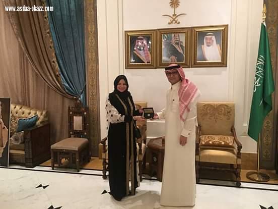 سلوى حجر التشكيلية السعودية التي كرمها السفير السعودي في لبنان والمركز الالماني الثقافي  منحها شهادة الدكتوارة الفخرية 