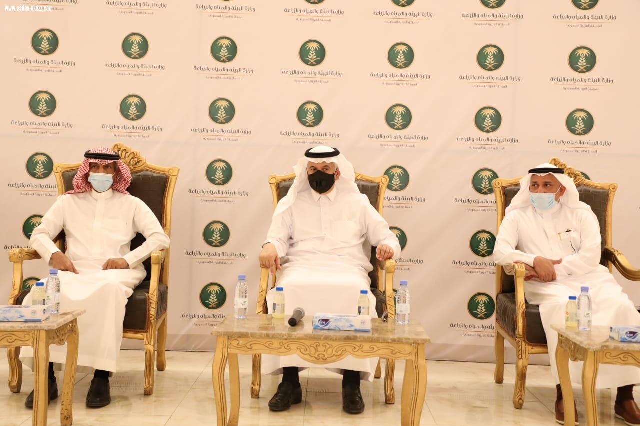 أكد أن مطالبهم ستؤخذ بعين الاعتبار وستصدر توصيات بشأنها وزير البيئة والمياه والزراعة يزور محافظة صامطة ويستمع  يكن المزارعين والصيادين