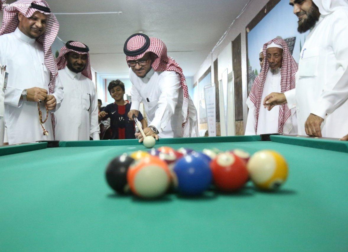 مدير تعليم صبيا يتفقد نادي الحي بالدرب ويدشن أكاديمية كرة القدم