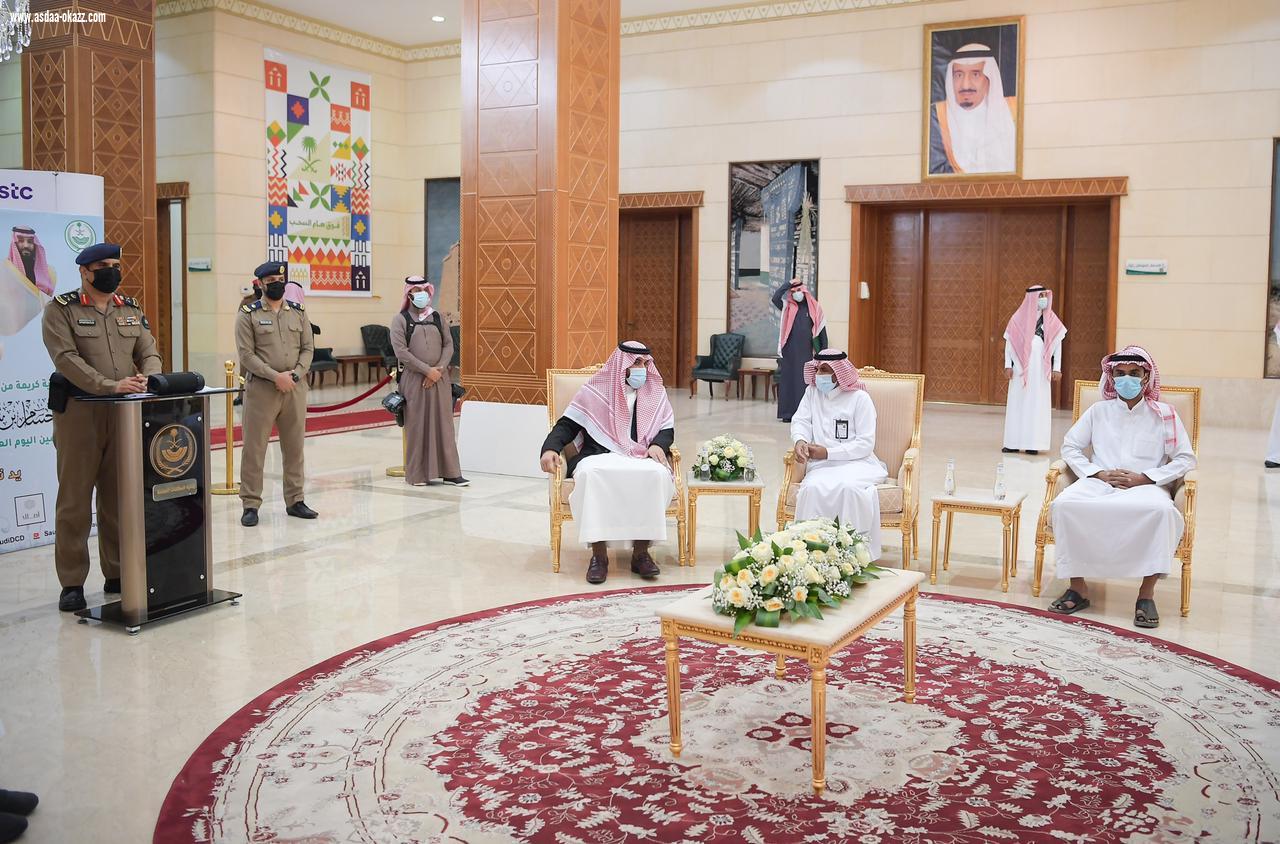 سمو أمير منطقة الباحة يدشن فعاليات اليوم العالمي للدفاع المدني 2021 تحت شعار (يدٌ تبني ويدٌ تحمي) ويشيد سموه بجهود رجال الدفاع المدني الميدانية ومثمناً دعم القيادة الرشيدة لجميع قطاعات الدولة