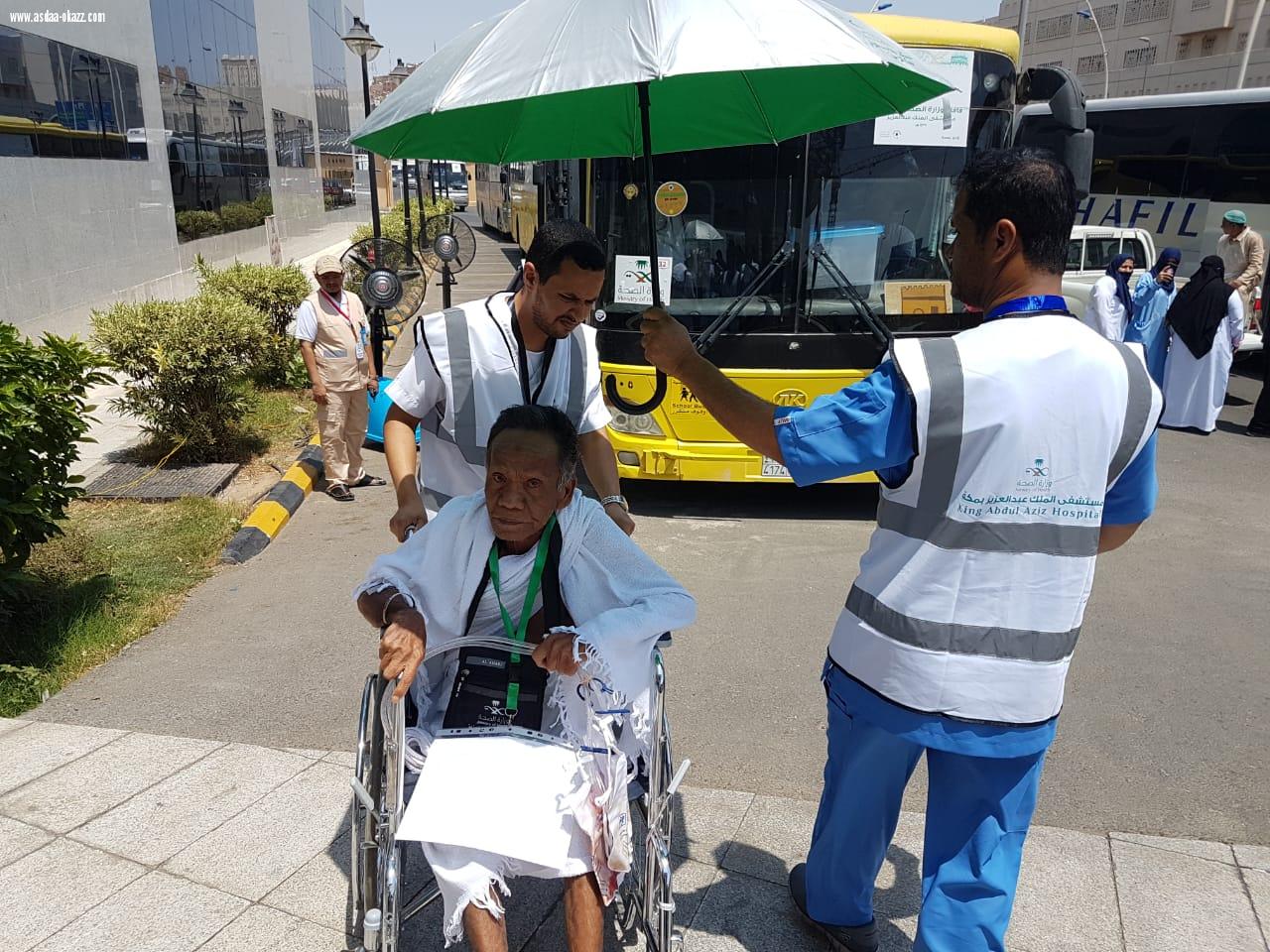 مستشفى الملك عبدالعزيز يصعد قافلة حجاجه المنومين لعرفات