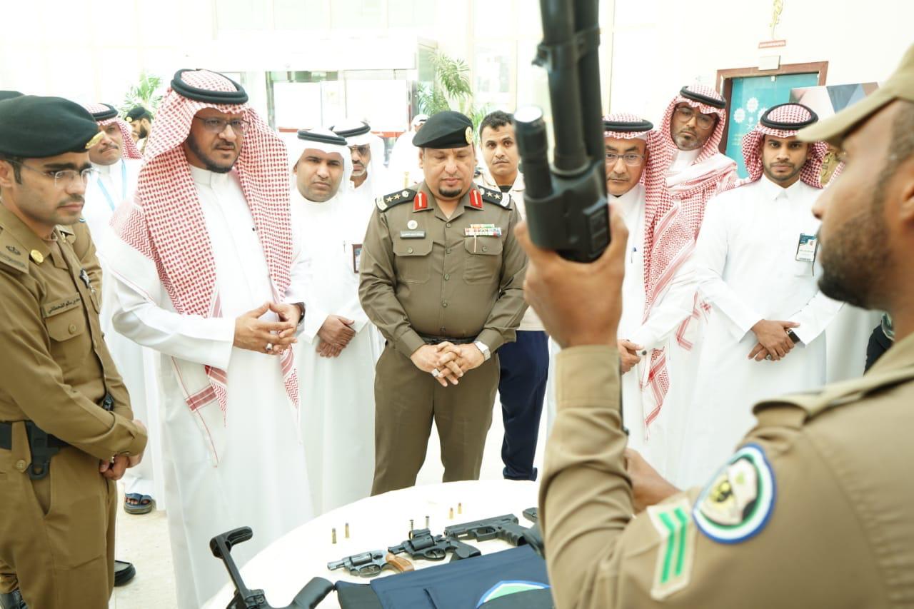 الحازمي يدشن معرض حملة أمنكم وسلامتكم هدفنا 