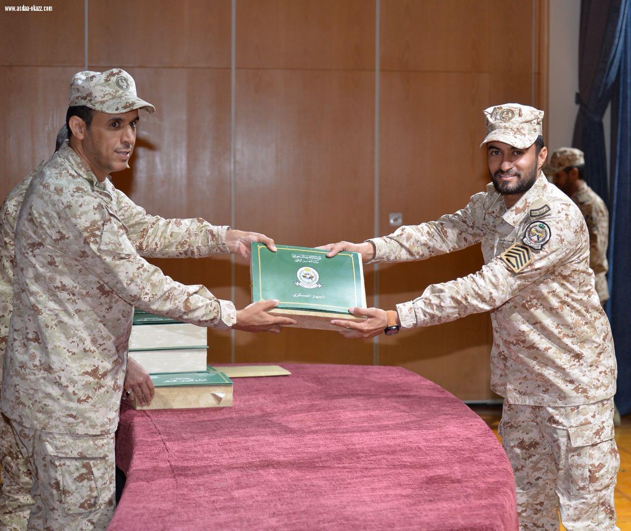 مدرسة إشارة الحرس الوطني تخرج عدد من الدورات