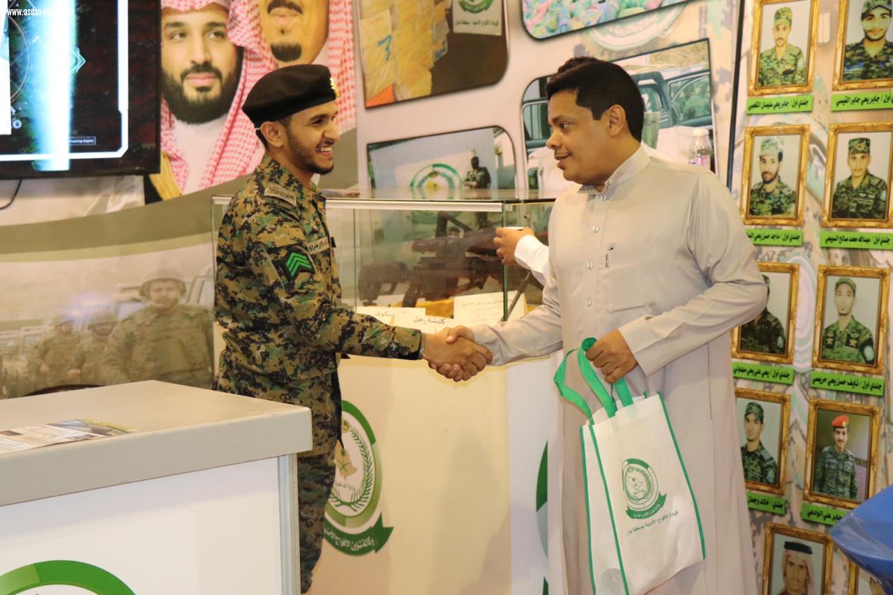الأفواج الأمنية بجازان تشارك في معرض الإدارات الحكومية بمهرجان العسل5 بالعيدابي