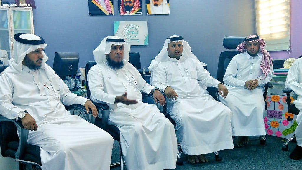 مركز التدريب التربوي بالعيدابي  يختتم برامجه التدريبية لصيف هذا العام بحضور الغفالي ومساعديه للشؤون التعليمية والمدرسية