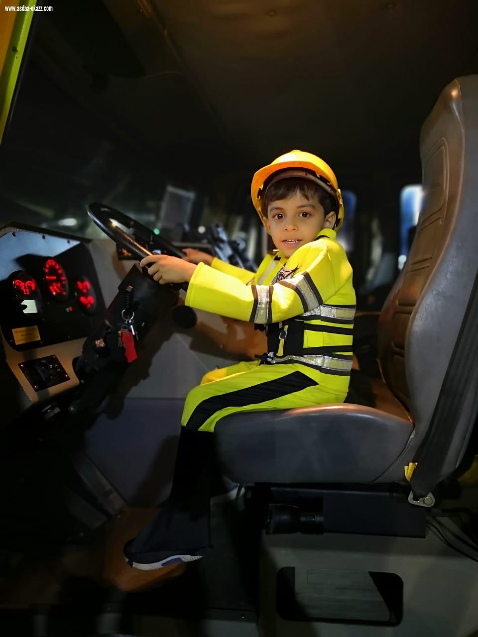 الدفاع المدني تحت شعار سلامة الأطفال غايتنا مدني ضمد  يقيم مرسم للطفل واستعراض للآليات  بحديقة البلدية