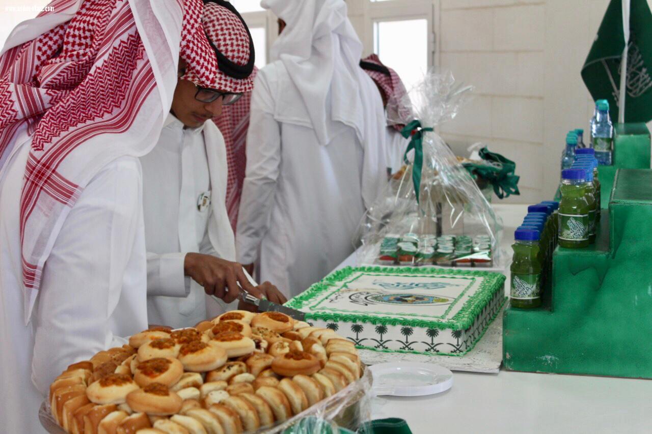 الفوج 38 بالحرس الوطني بنجران يحتفل باليوم الوطني 88، برفع رايات التوحيد وتزيين المباني باللون الأخضر والأعلام.