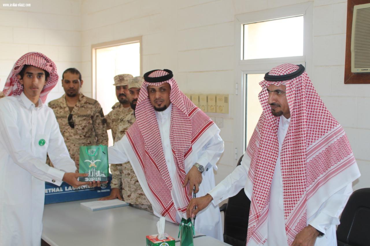 الفوج 38 بالحرس الوطني بنجران يحتفل باليوم الوطني 88، برفع رايات التوحيد وتزيين المباني باللون الأخضر والأعلام.