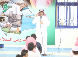 مدير تعليم صبيا يتفقد مدارس الإدارة ويشارك الطلاب والمعلمين انطلاقة العام الدراسي الجديد 