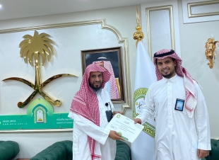 مدير فرع وزارة الشؤون الإسلامية  بالحدودالشمالية يكرم البجيدي والحازمي 