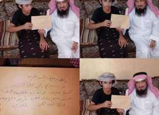 الشيخ حسن مفرح الغزواني يقدم هدية للبطل زياد الغزواني