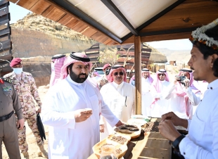سمو أمير جازان بالنيابة يتفقد مطل القمة بجبل القهر ويلتقي مشايخ وأهالي محافظة الريث..
