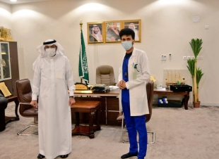 موجهاً بمضاعفة الجهد لتطوير وتقديم أفضل الخدمات الصحية   محافظ صامطة يستقبل مدير المستشفى المكلف...