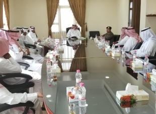 محافظ املج يجتمع برؤساء المراكز 