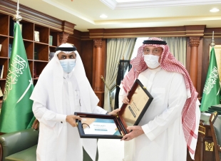 سمو أمير جازان يتسلم تقرير تعليم جازان عن متابعة اعمال سير الاختبارات عن بعد عبر منصة مدرستي  .. 